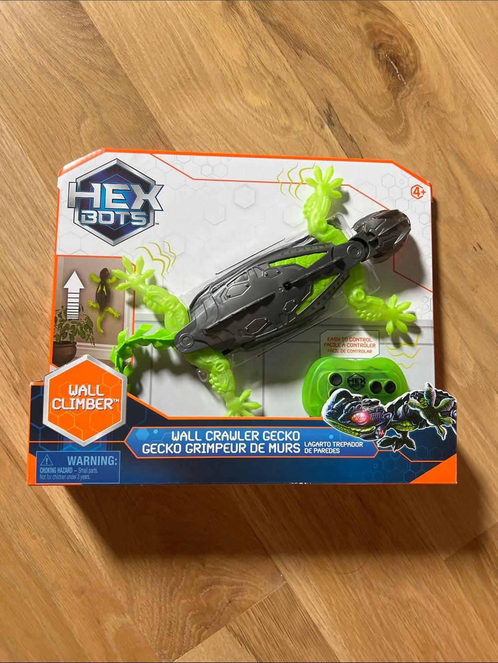 NEW IN BOX Hex Bot Wall Crawler Gecko - Neon Green